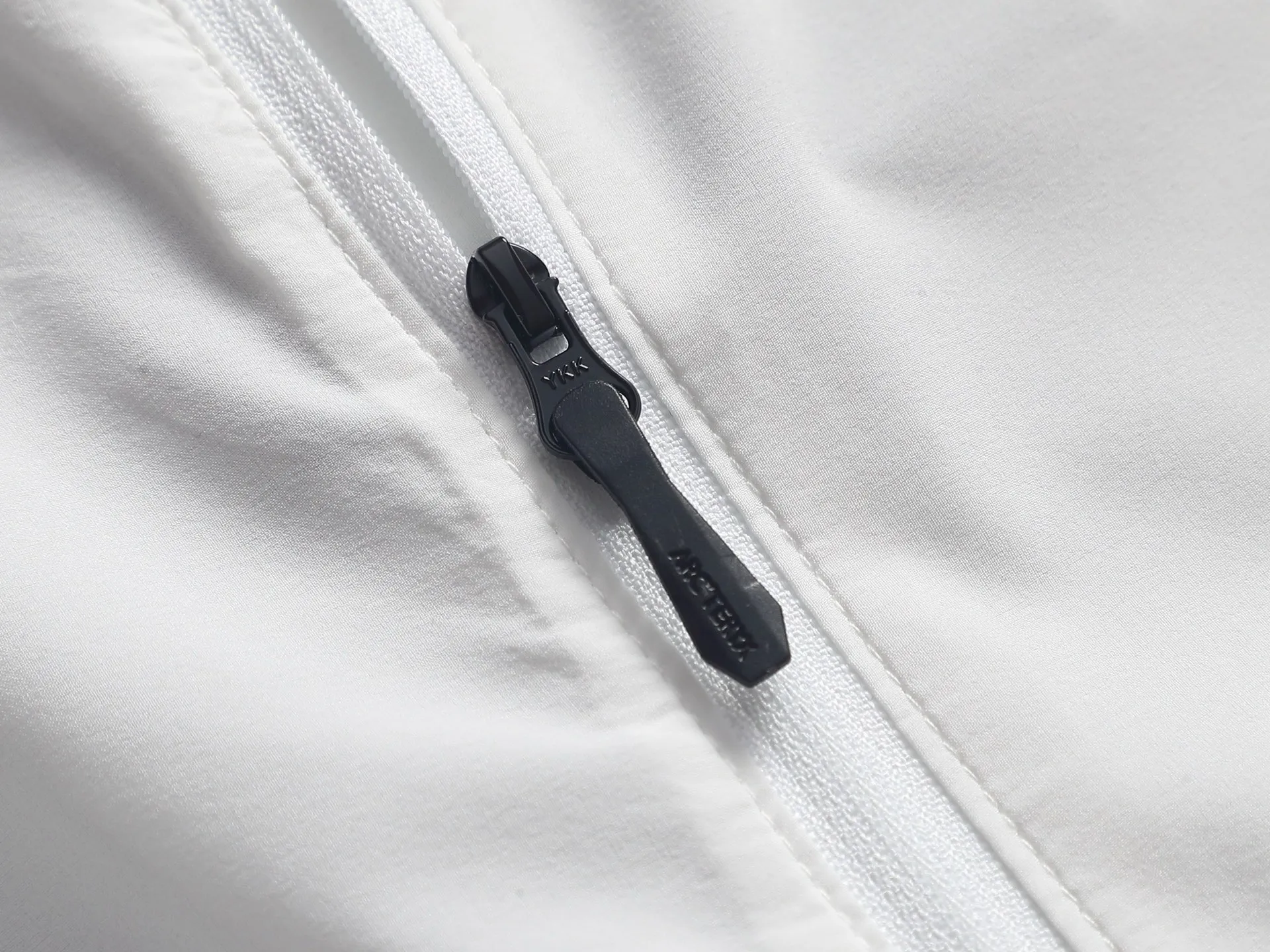 Arcteryx ARC'TERYX ， + ， ！ ✅ • Classic Black： ， ， • ： ， ， • ： ， ， • ： ， ， ✅ • ， • Breathable， ， • + ， • ： Logo ✅ Versatile 、 、leggings ！ 、 、 、 ， N ！ / / ！ ：Black White Blue Gray Size：XS S M L